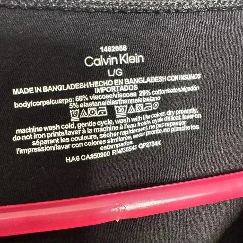Calvin Klein V-Neck T-Shirt Black Soft Size Large - Picture 4 of 16